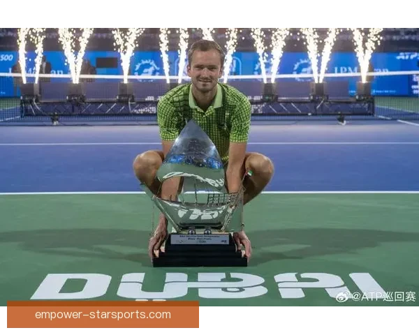 网球赛场风云再起，纳达尔伤退温网，梅德韦杰夫力压德约科维奇夺冠