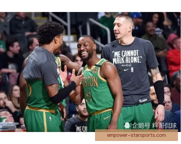 勇士队三巨头再度携手 赛季首场大战迎战湖人队 新赛季战绩预测引热议